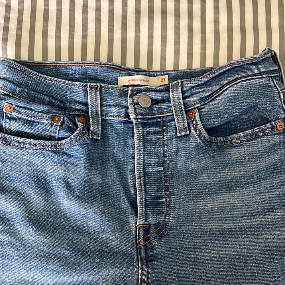 LEVI’S WEDGIE STRAIGHT, 27